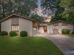 6613 Robinhood Ln NW, Huntsville, AL 35806
