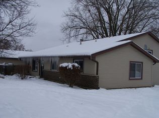 604 Devonshire Ct APT B, McHenry, IL 60050