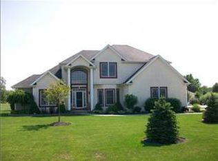 5 Chisholm Trl, Orchard Park, NY 14127