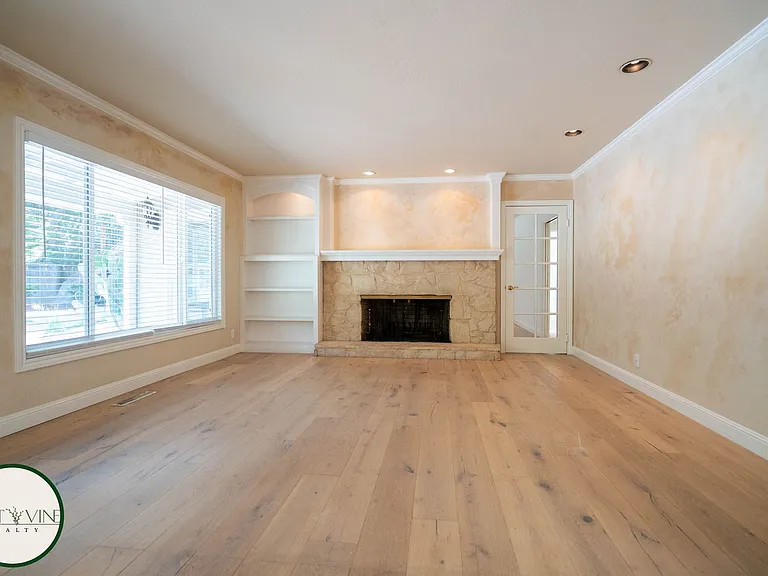 1492 Walbrook Dr — Photo 6
