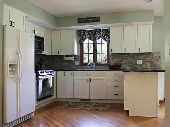 4th image of 1015 Westwood Dr