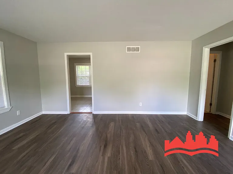 3139 Edgeware Rd S — Photo 13