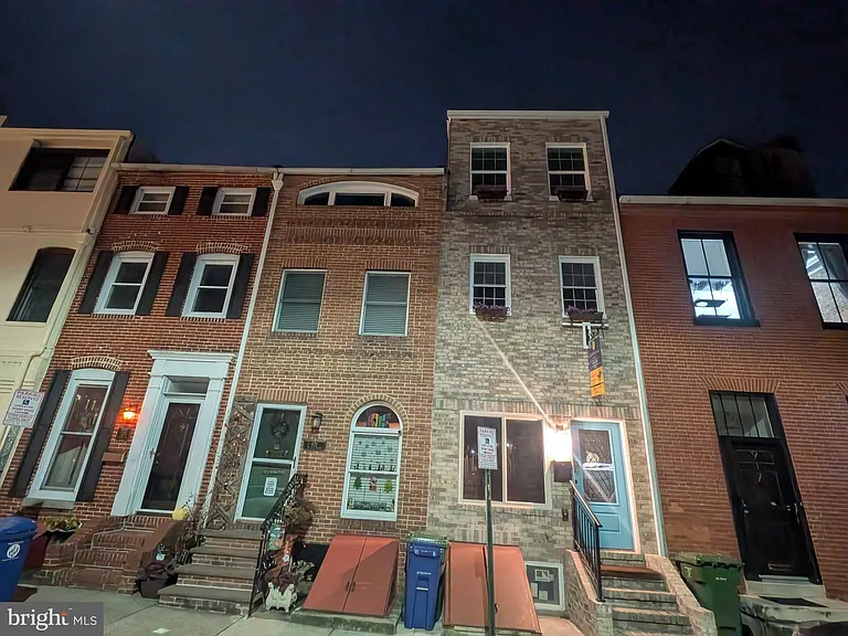 919 Stiles St — Photo 6
