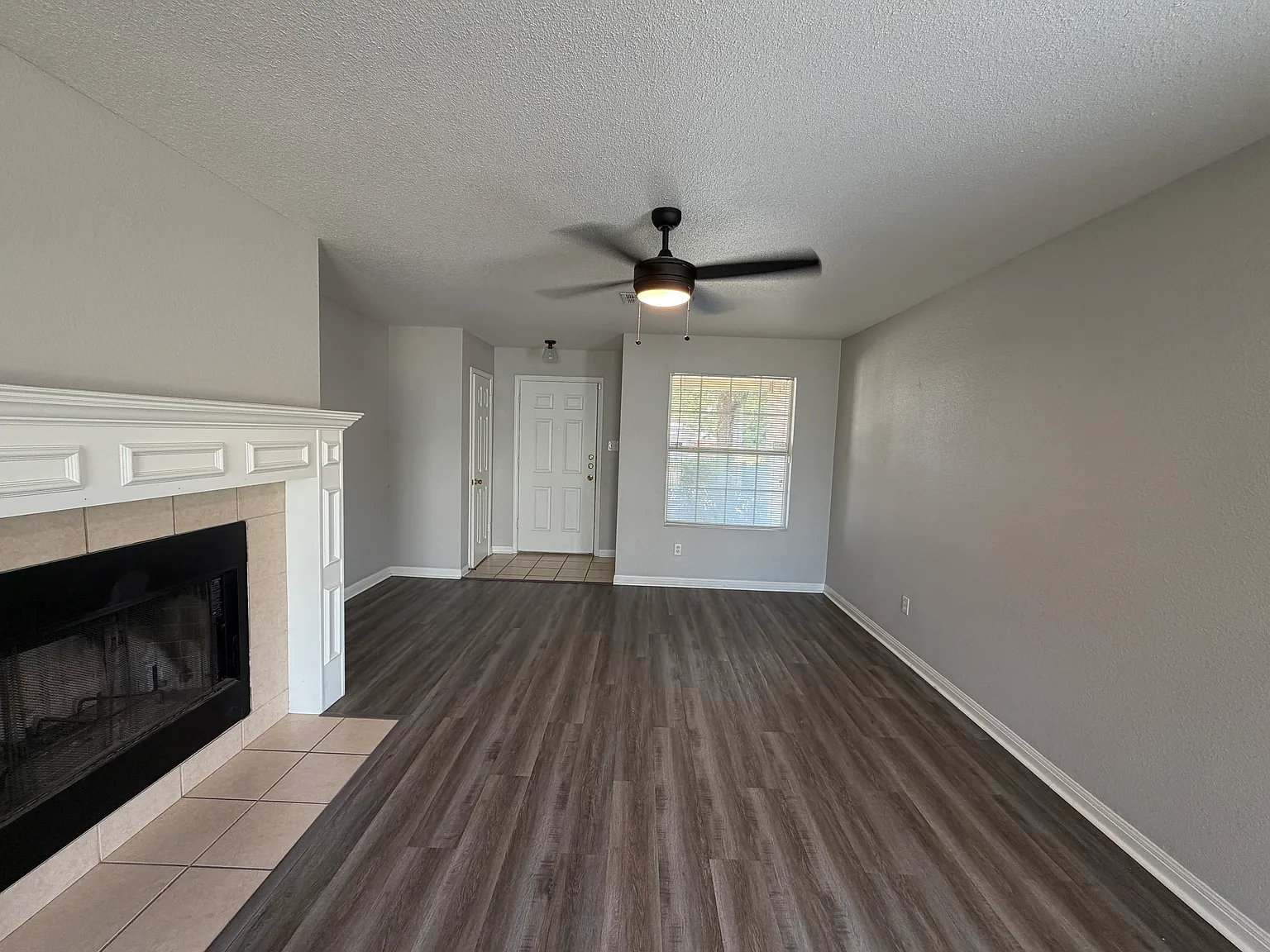 3 bed, 2.5 bath, 1807 sqft, $1,595 — Photo 2