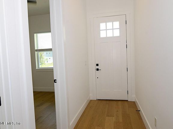 5th image of 703 8TH Avenue N