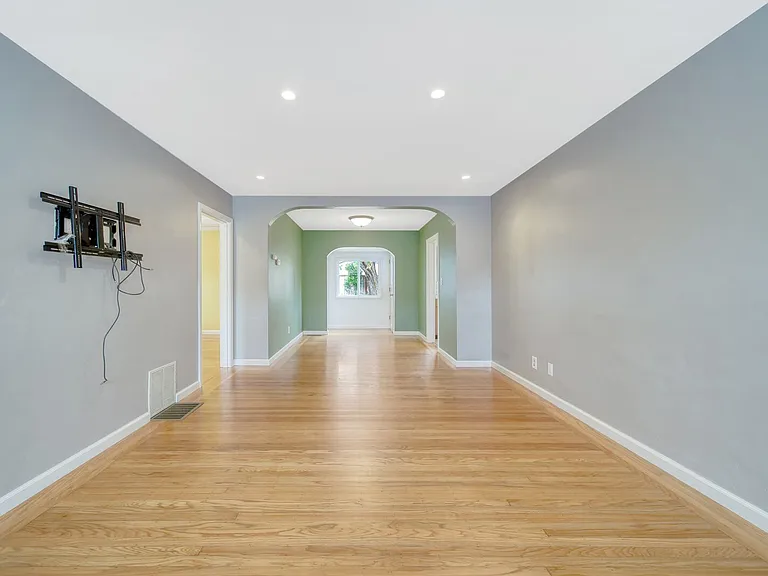 119 Claremont Ave — Photo 12