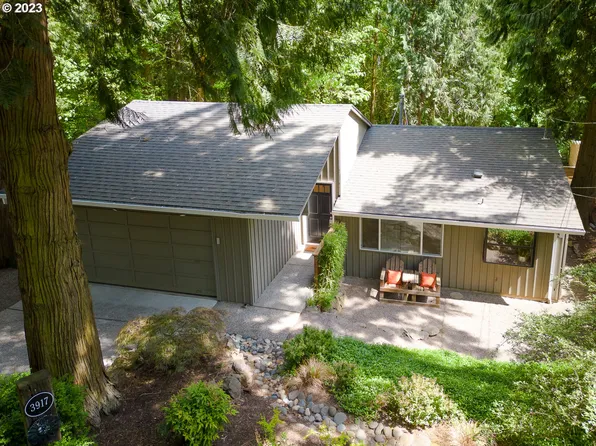 3917 SW Cullen Blvd, Portland, OR 97221