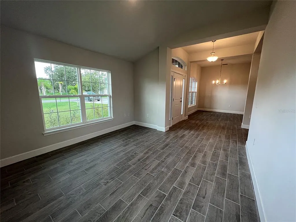4 bed, 3.0 bath, 2218 sqft, $2,300 — Photo 4