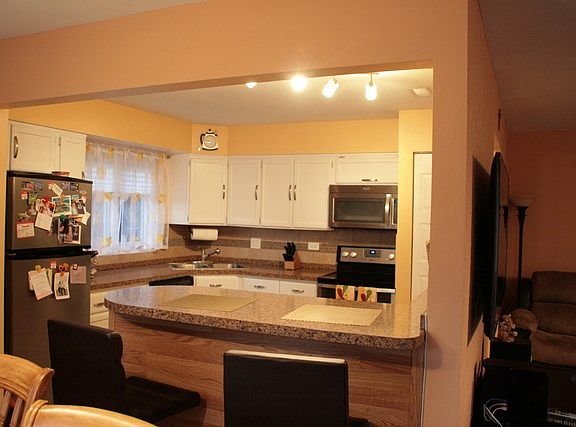 4th image of 9356 Landings Ln Unit 401