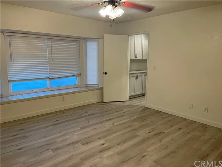 333 Greentree Rd #B — Photo 5