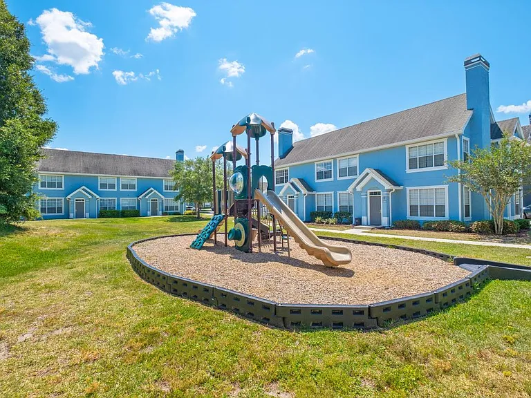 Deerwood Village — Photo 6