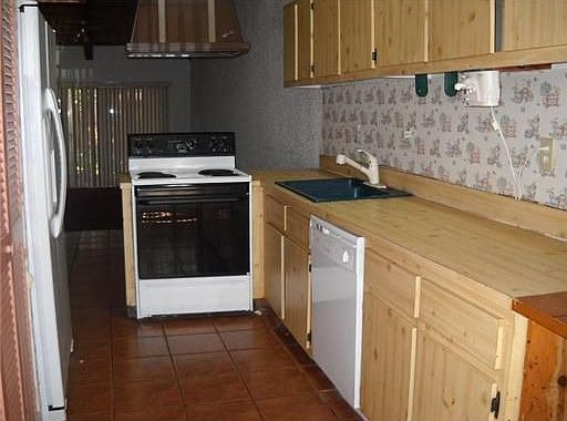 2nd image of 2310 Oak Ct