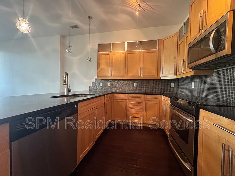 801 N 4th St #302 — Photo 9