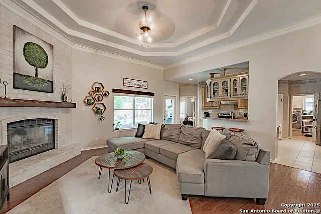 3 bed, 2.0 bath, 1623 sqft, $2,700 — Photo 3