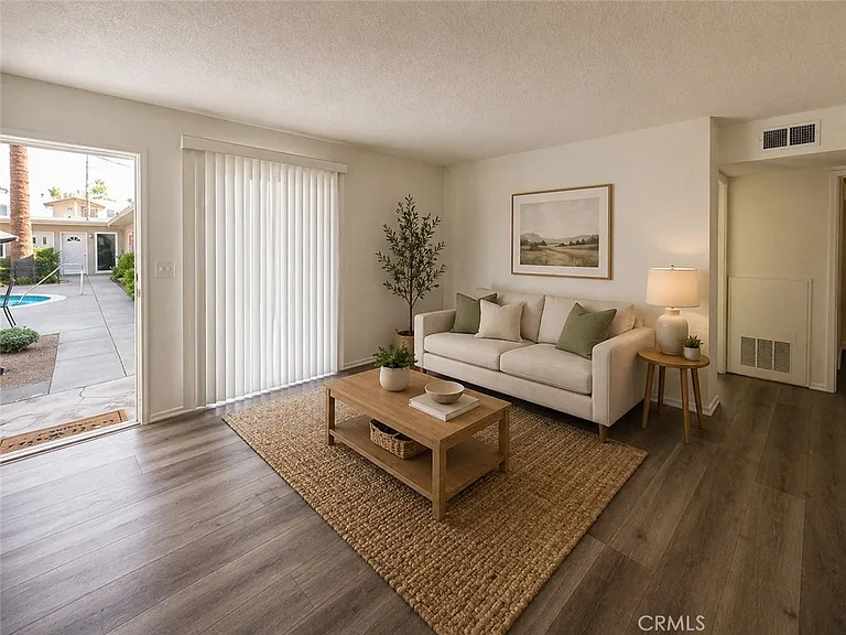 45421 Sunset Ln #6 — Photo 2