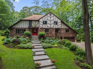 19 Pumpkin Hill Rd, Trumbull, CT 06611