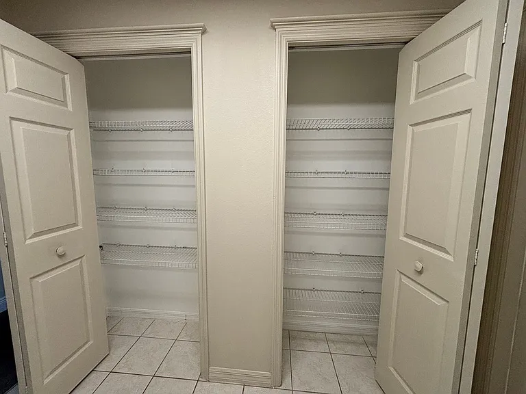 20 Clarendon Ct N — Photo 20