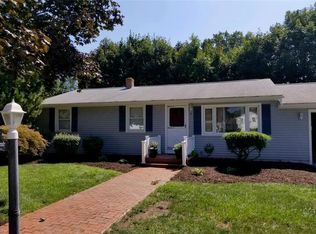 5 Quail Hollow Rd, Cranston, RI 02920