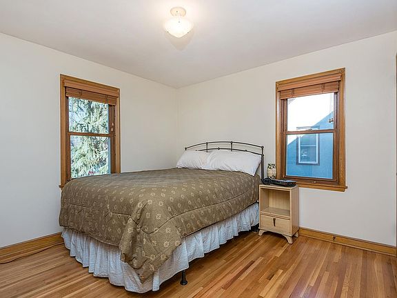 5th image of 5036 Aldrich Ave N