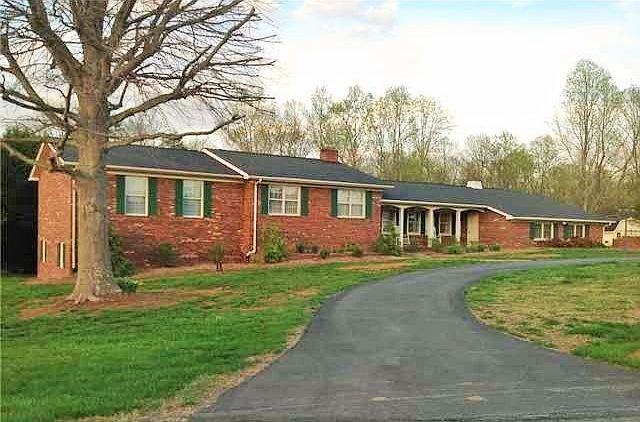 1st image of 202 Holly Hill Dr