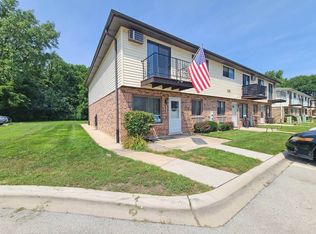 131 Willows Edge Ct APT A, Willow Springs, IL 60480