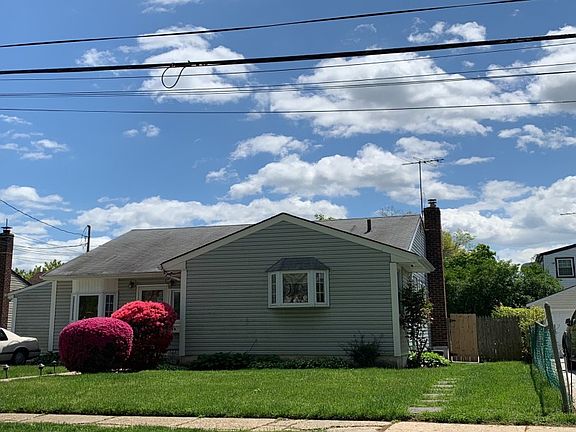 2nd image of 638 Cedar St