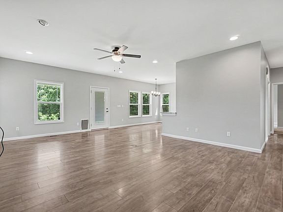 3rd image of 3000 Noble Ct