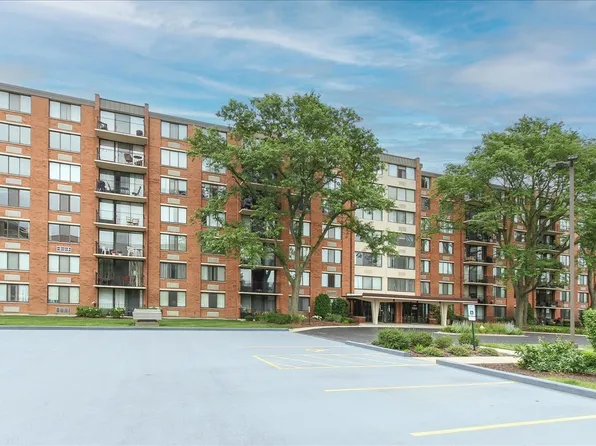 2000 Saint Regis Dr APT 6J, Lombard, IL 60148