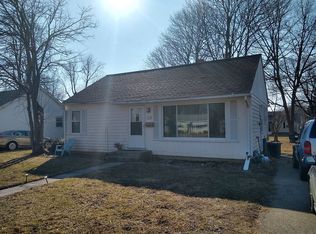 950 N 11th St, Rochelle, IL 61068