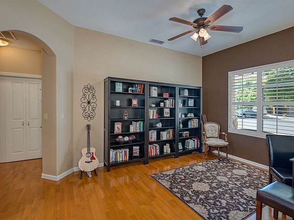 4th image of 19 Promenade Ct