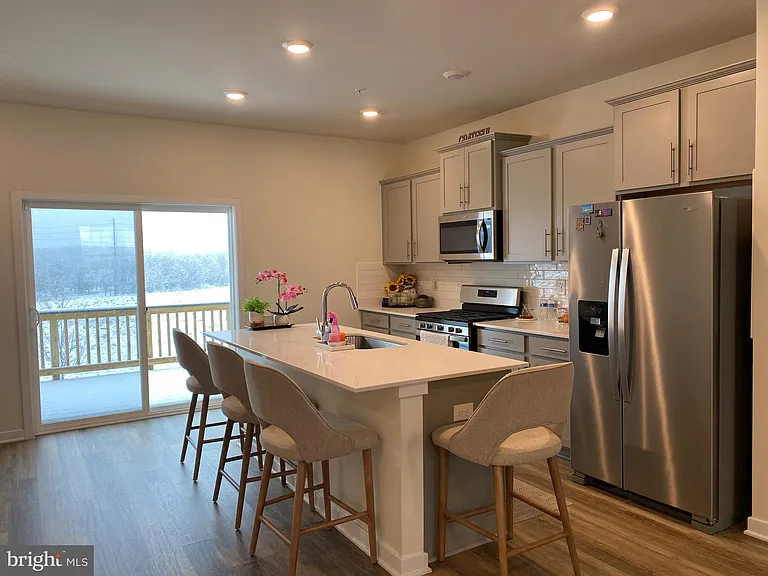 7530 Daybreak Dr — Photo 10