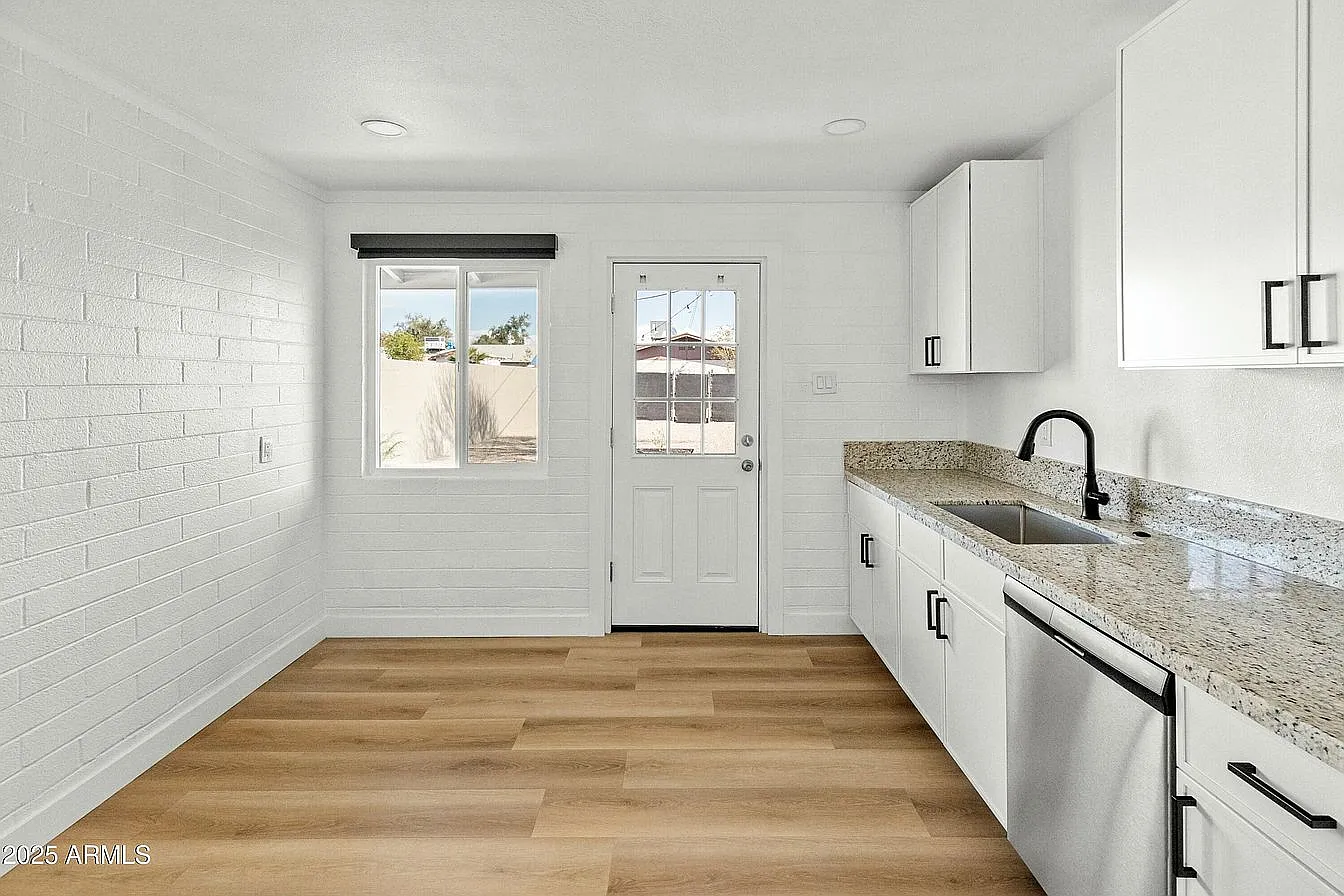 2 bed, 750 sqft, $1,695 — Photo 1