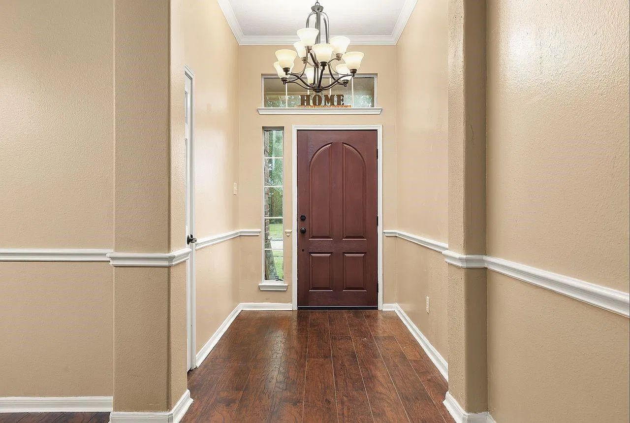 3 bed, 2.0 bath, 1698 sqft, $2,200 — Photo 2