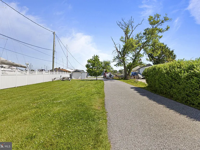 7212 Bay Front Rd — Photo 33
