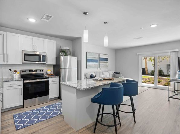 814 Claremont Ave #6105