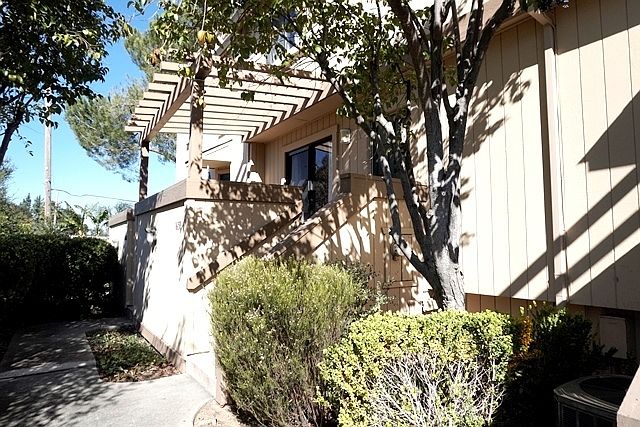 1st image of 16158 Loretta Ln
