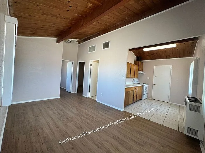 1933 Harvell Pl — Photo 3