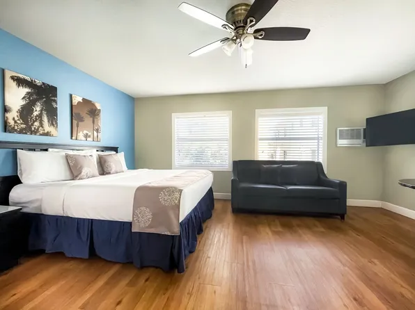 309 Oklahoma St #2203, Hollywood, FL 33019