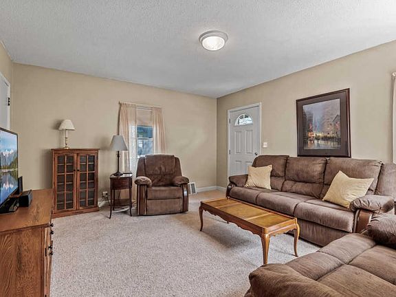 4th image of 1463 Holton St