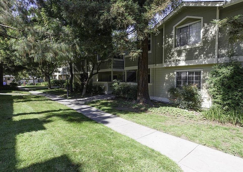 1st image of 2678 Somerset Park Cir