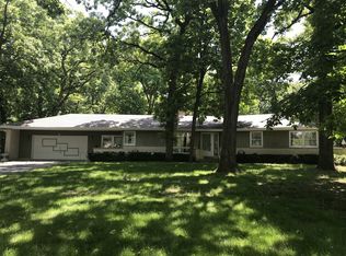 6 Bruce Cir S, Hawthorn Woods, IL 60047