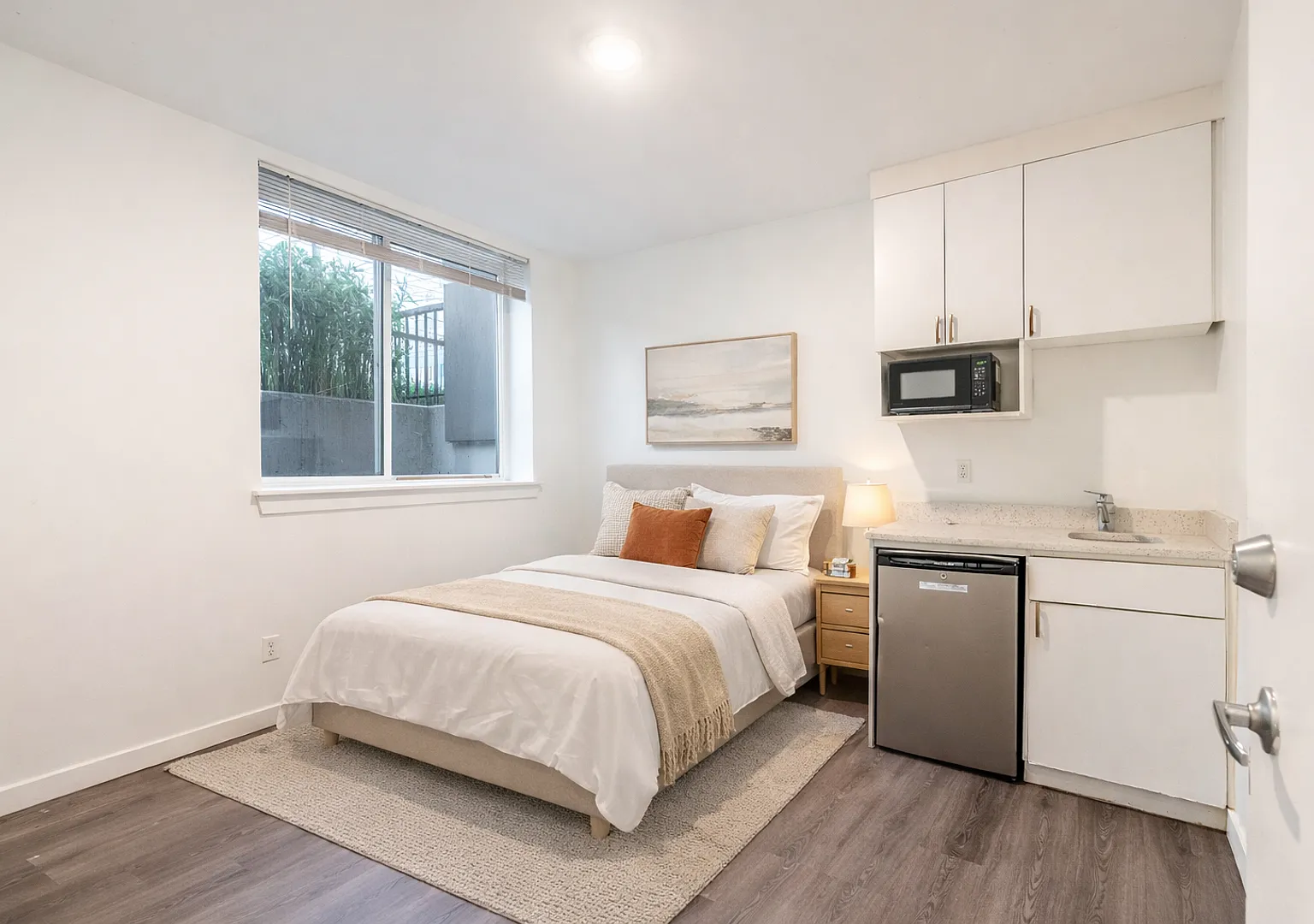 Modern Efficient Apartments in Prime Capitol Hill Location — Photo 1