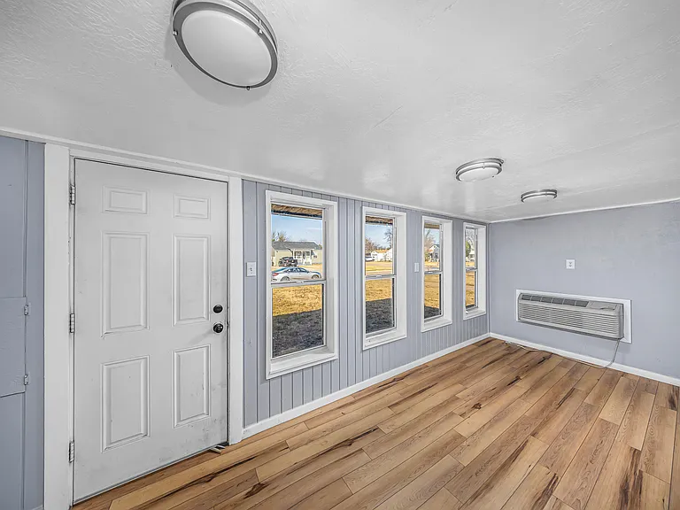 1904 NW Lake Ave — Photo 5