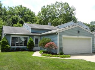 9998 Magnolia Dr #27, Olmsted Falls, OH 44138
