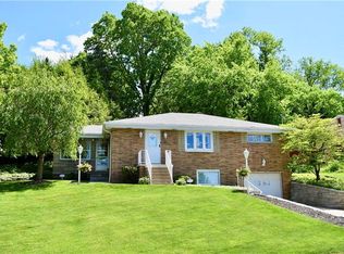 151 Grienbrier Dr, Carnegie, PA
