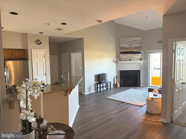 13377 Connor Dr APT N, Centreville, VA 20120