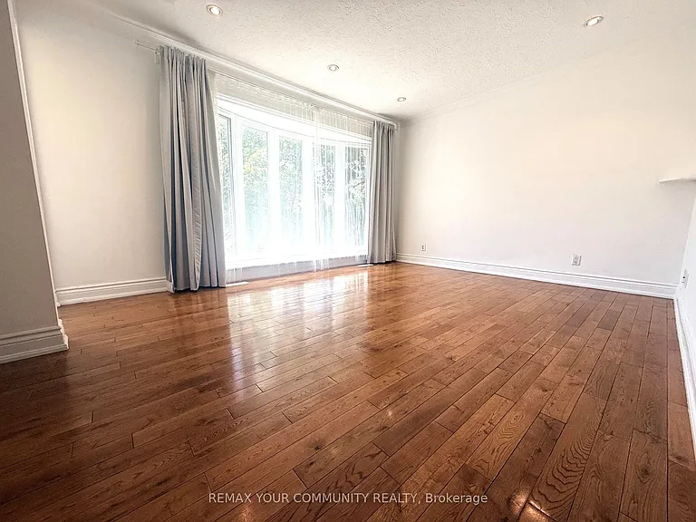 387 Paliser Cres N #MAIN — Photo 2