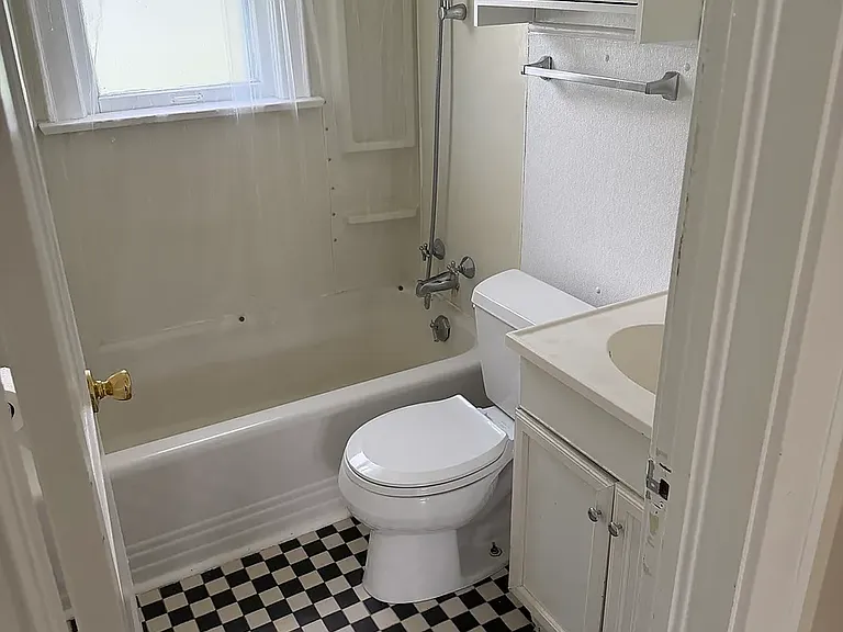 305 E 3rd St #2 — Photo 5