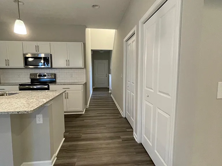 1358 Maple Grove Ln — Photo 6