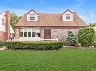478 Argyle Rd, Mineola, NY 11501